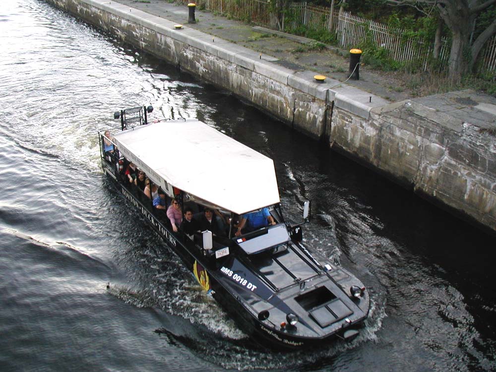 013_duck_tour_boat